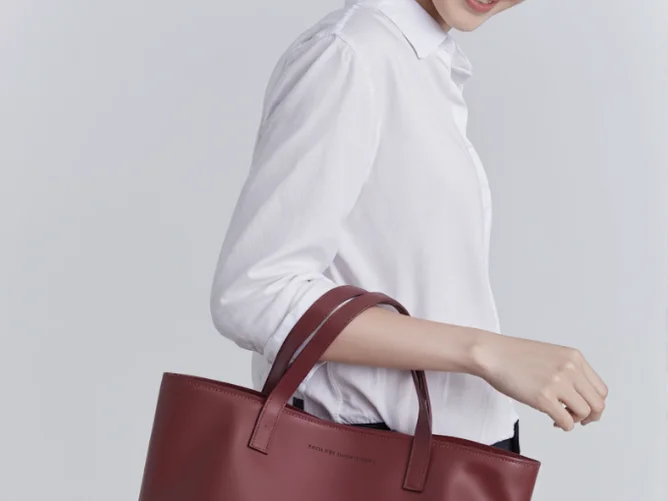 Shadcn Product Gallery 2